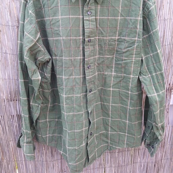 St. John's Bay Flannel Green Plaid Button Up - LG - Picture 5 of 12
